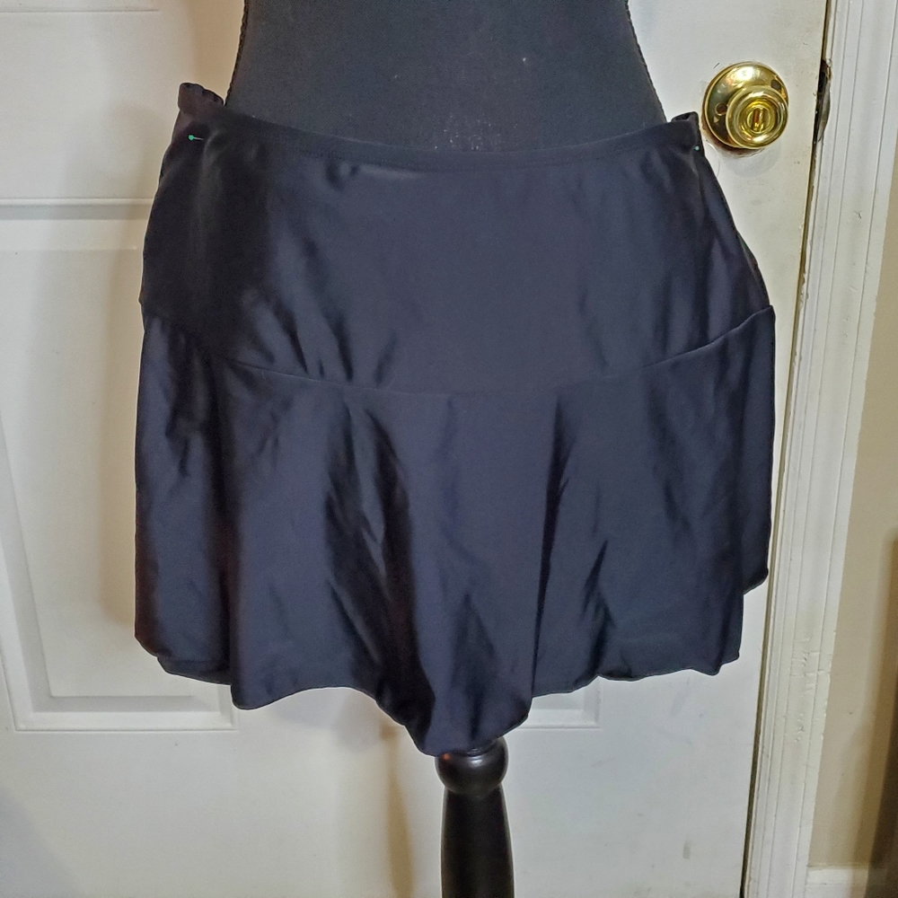Time and Tru swim skirt, size Large